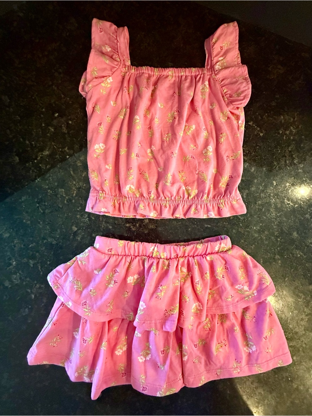 The Children's Place 2 piece set w/ Floral flutter Top & matching skort Size 3T